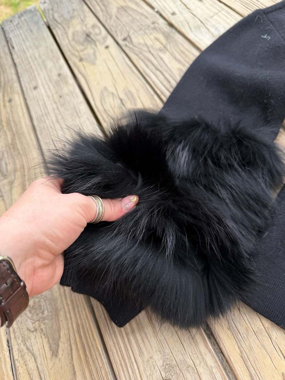 Alice + Olivia Black Wool Blend Sweater with Silver Fox Fur Cuffs Size S/P - Picture 3 of 9